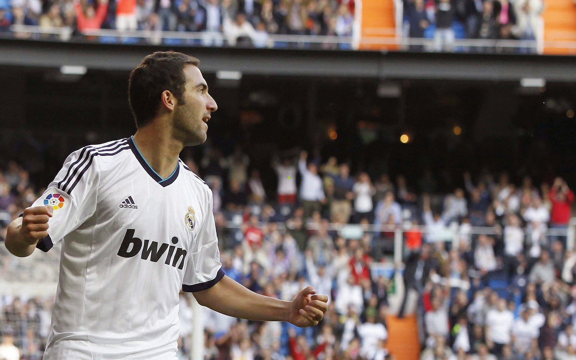 转会市场惊现反转，亿元新星卢卡·阿尔梅达否认加盟巴黎，足球经理2025赋予最高潜力评级引爆热议